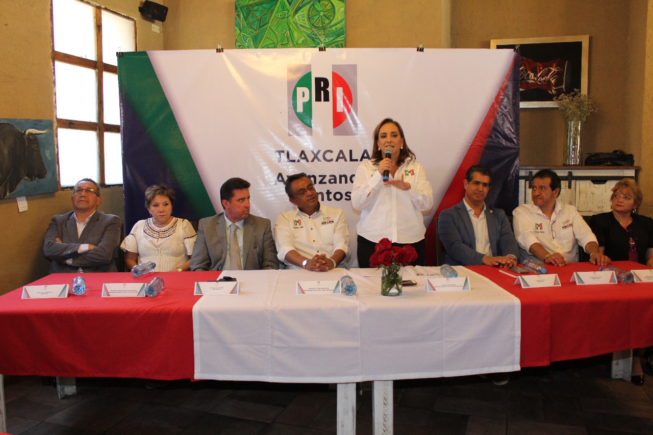 Claudia Ruíz se reúne con empresarios de Tlaxcala